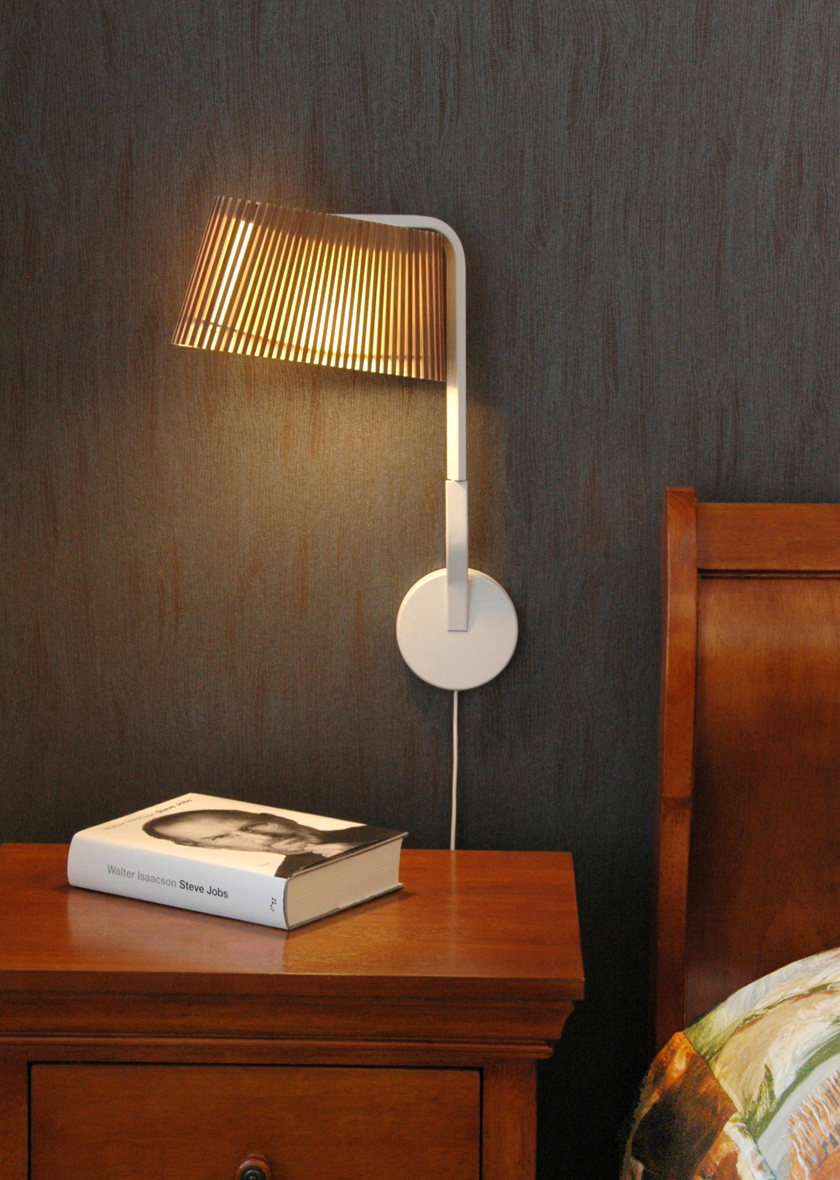 Applique murale Liseuse Led au design scandinave Owalo 7030 en bois naturel par Secto Design